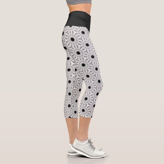 Schwarz-Weiß-Blume Capri Leggings (Rechts)