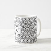 Schwarz-Weiß-Blume-Muster Monogramm-Tasse Kaffeetasse (VorderseiteRechts)
