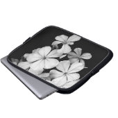 Schwarz-Weiß-Blume nah Laptopschutzhülle (Vorne Knopf)