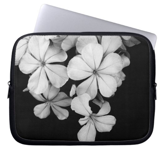 Schwarz-Weiß-Blume nah Laptopschutzhülle (Vorderseite)