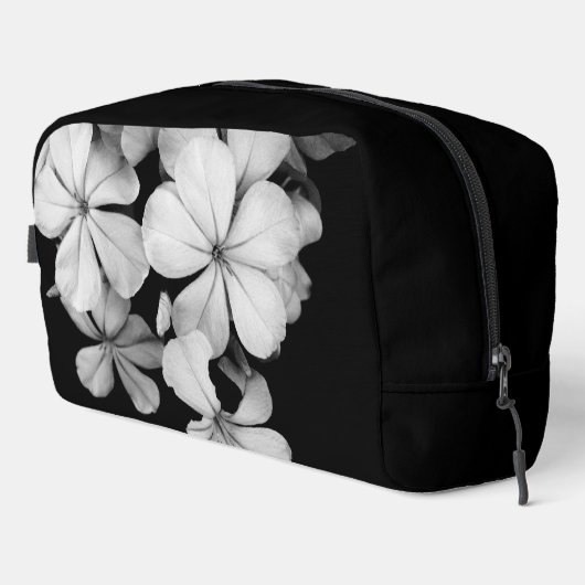 Schwarz-Weiß-Blume nah Waschbeutel (Rechte Ecke)