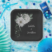 Schwarz-Weiß-Blume und grüne Blätter Pappteller (Party)