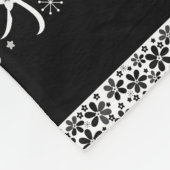Schwarz-Weiß-Blumen Fleecedecke (Ecke)