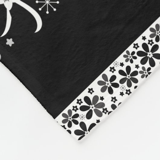 Schwarz-Weiß-Blumen Fleecedecke (Ecke)