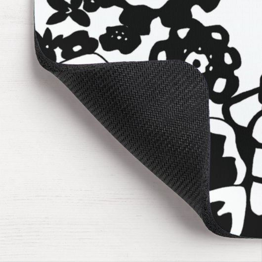 Schwarz-Weiß-Blumengarten Grafisches Muster Mousepad (Ecke)