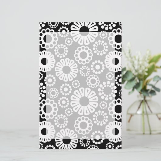 Schwarz-Weiß-Blumengeschirr Briefpapier (Stehend Vorderseite)
