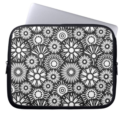 Schwarz-Weiß-Blumenschlacke Laptopschutzhülle (Vorderseite)