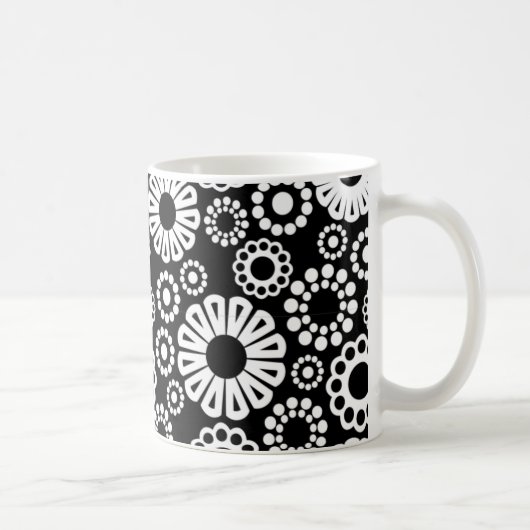 Schwarz-weiß-blumiger Becher Kaffeetasse (Rechts)