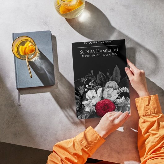 Schwarz-Weiß-Blüte mit Pop der Roten Beerdigung Programm