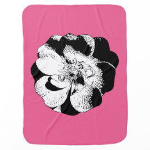 Schwarz-Weiß-Blütenleder auf hellrosa