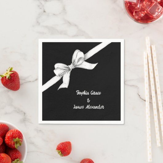 Schwarz-Weiß-Bogen | Elegante Hochzeit | Monochrom Serviette (Beispiel)