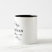 Schwarz-weiß Bow Krawatte Monogramm Trauzeuge Hoch Zweifarbige Tasse (Mittel)