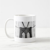 Schwarz-weiß Brooklyn Bridge New York Kaffeetasse (Links)