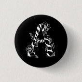 Schwarz-Weiß-Buchstabe "A" mit Twining-Blume Button (Vorderseite)