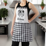 Schwarz-Weiß Buffalo Kariert Küche Name Schürze<br><div class="desc">Die Karierte Schürze "Black and White Buffalo", ein Must-Have Accessoire für den modernen Koch, stellt Ihnen die stilvolle Schwarz-Weiß-Küche vor. Diese Schürze aus hochwertigen Materialien kombiniert klassisches Büffel-kariertes Design mit einer personalisierten Touch. Die Schürze wurde für Stil und Funktionalität gestaltet und weist ein zeitloses kariertes Büffel in Schwarz und Weiß...</div>