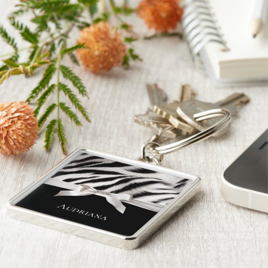 Schwarz-weiß Chic Zebra Print Bow Schlüsselanhänger (Seite)