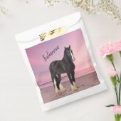 Schwarz-Weiß-Clydesdale am Strand bei Sunset Geschenktütchen (Versiegelt)