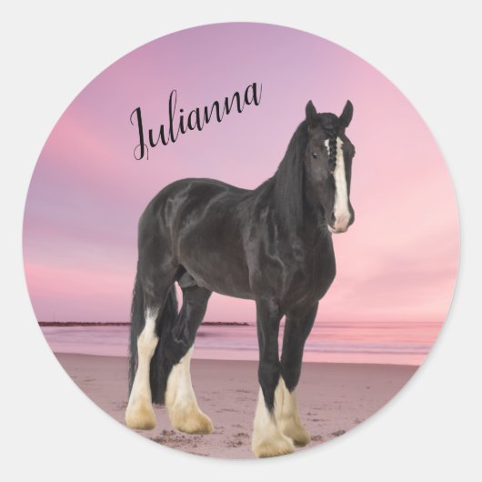 Schwarz-Weiß-Clydesdale am Strand bei Sunset Runder Aufkleber (Vorderseite)