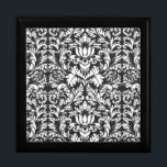 Schwarz-weiß Damask Lace Brocade Schmuckschachtel<br><div class="desc">Die alte Damastbrokade aus dem 18. Jahrhundert ist ein klassisches Schwarz-Weiß-Muster. Damasmuster sind bekannt für komplexe und reversible Materialmuster und werden für ihre Ornität geschätzt. (Bei diesem Design handelt es sich um eine fotografische Wiedergabe von Damast-Stoffen)</div>