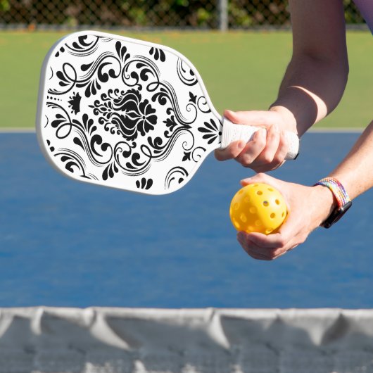 Schwarz-Weiß-Damast-Flora Pickleball Schläger (InSitu)
