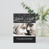 Schwarz-Weiß-Damast Save the Date Ankündigungspostkarte (Stehend Vorderseite)