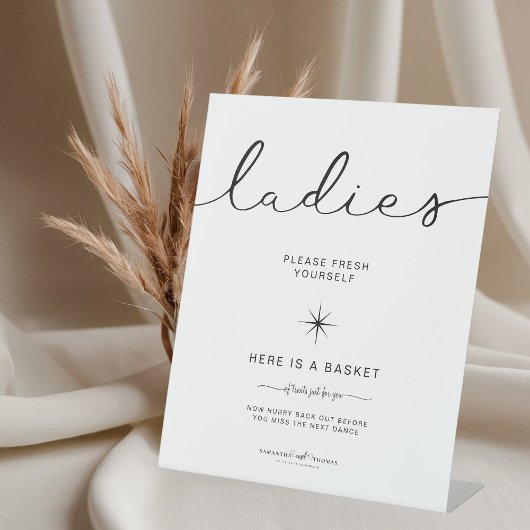 Schwarz-Weiß-Damen-Badetuch Sockelschild