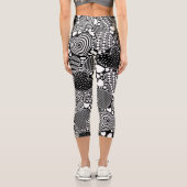 Schwarz-Weiß-Dekoratives Herzmuster Capri Leggings (Rückseite)