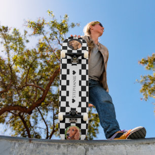Schwarz-Weiß-Dog-Fotovorlage mit/Herzname Skateboard