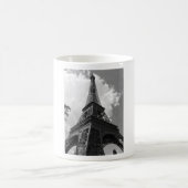 Schwarz-Weiß-Eiffelturm in Paris Kaffeetasse (Mittel)
