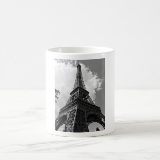 Schwarz-Weiß-Eiffelturm in Paris Kaffeetasse (Mittel)