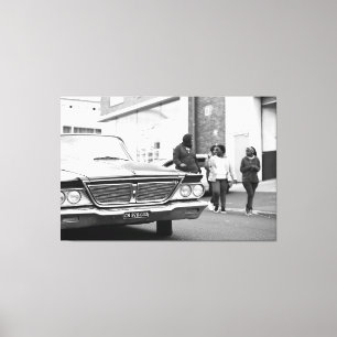 Schwarz-Weiß-Einfarbige Altautostadt Leinwanddruck