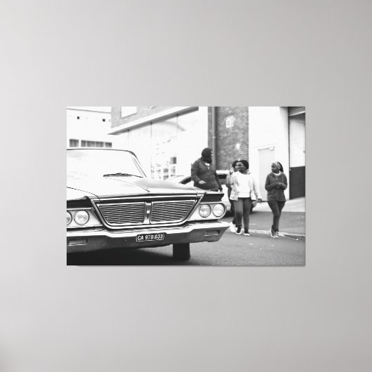 Schwarz-Weiß-Einfarbige Altautostadt Leinwanddruck (Vorderseite)