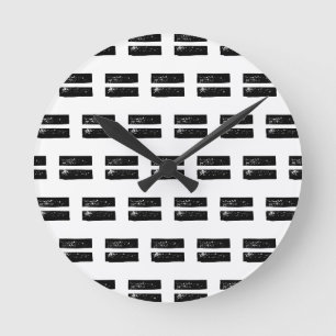 Schwarz-Weiß "Equals" Math Symbol Lino Cut Runde Wanduhr
