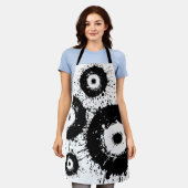 Schwarz-Weiß-Evil Schürze (Getragen)