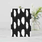 Schwarz-weiß Feathers Baby Dusche Einladung (Stehend Vorderseite)