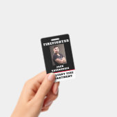 Schwarz-Weiß-Feuerwehrmann Ausweis (Handheld)