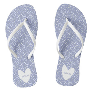 Schwarz-Weiß-Fleck mit personalisiertem Herz Badesandalen