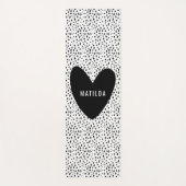 Schwarz-Weiß-Fleck mit personalisiertem Herz Yogamatte (Vorderseite)