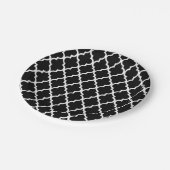 Schwarz-Weiß-Fliesen-Muster Pappteller (Schrägansicht)