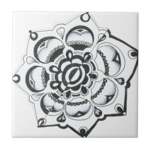 Schwarz-Weiß-Flora-Symmetrie Fliese
