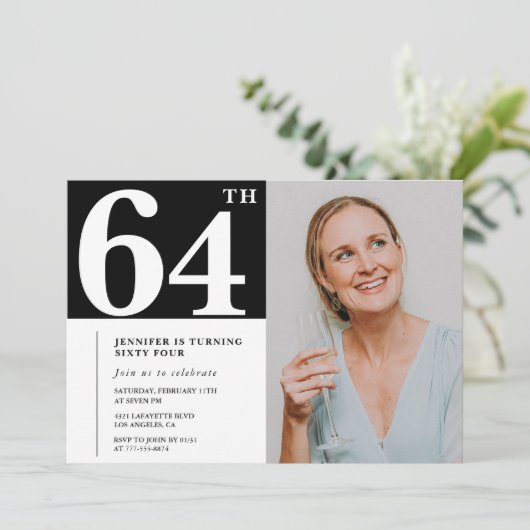 Schwarz-Weiß-Foto 64. Geburtstagseinladungen Einladung (Stehend Vorderseite)