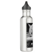 Schwarz-Weiß-Foto der Niedlichen Hundsruhe mit Vat Edelstahlflasche (Links)