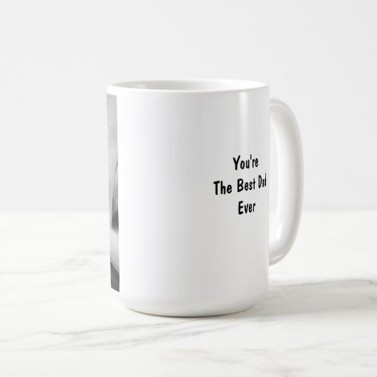 Schwarz-Weiß-Foto der Niedlichen Hundsruhe mit Vat Kaffeetasse (VorderseiteRechts)