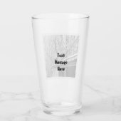 Schwarz-Weiß-Foto der rustikalen Winterlandschaft Glas (Rückseite)