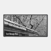 Schwarz-Weiß-Foto der rustikalen Winterlandschaft Schreibtischunterlage (Vorderseite)