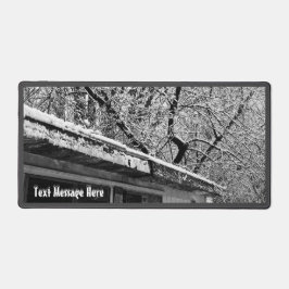 Schwarz-Weiß-Foto der rustikalen Winterlandschaft Schreibtischunterlage