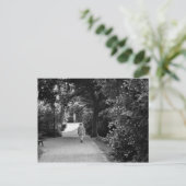 Schwarz-Weiß-Foto des alten Mannes im Park Postkarte (Stehend Vorderseite)