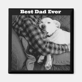 Schwarz-Weiß-Foto des Hundes mit Vater Magnet