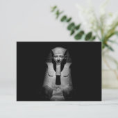 Schwarz-Weiß-Foto des Pharaoh-Königs (Stehend Vorderseite)