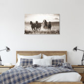 Schwarz-Weiß-Foto eines Cowboy Lassoing Horses Leinwanddruck (Insitu (Schlafzimmer))